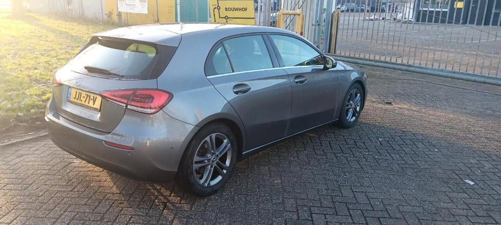 Mercedes A160 uit 2020, Auto's, Leder, Handgeschakeld, Particulier, Zilver of Grijs