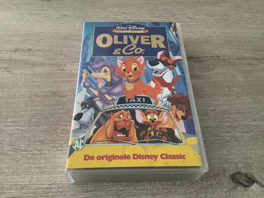 Walt Disney Oliver & Co VHS video (1988), Cd's en Dvd's, Tekenfilm, Alle leeftijden, Ophalen of Verzenden, Zo goed als nieuw