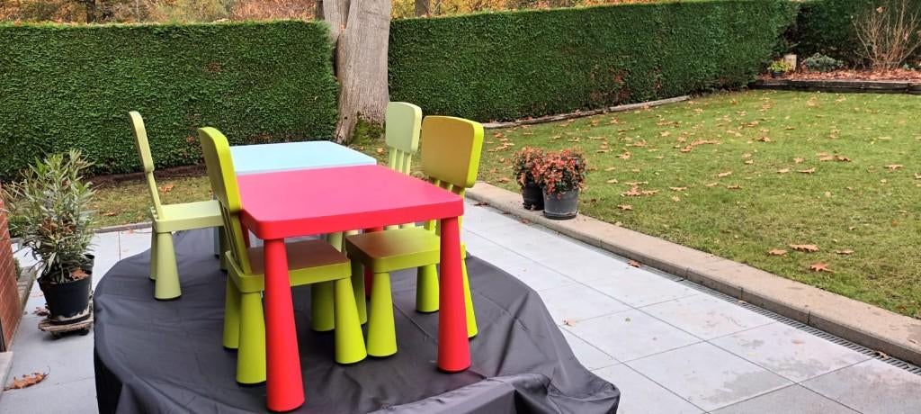 Plastieken kindertafel en stoelen voor buiten, Kinderen en Baby's, Ophalen, Zo goed als nieuw, Stoel(en)