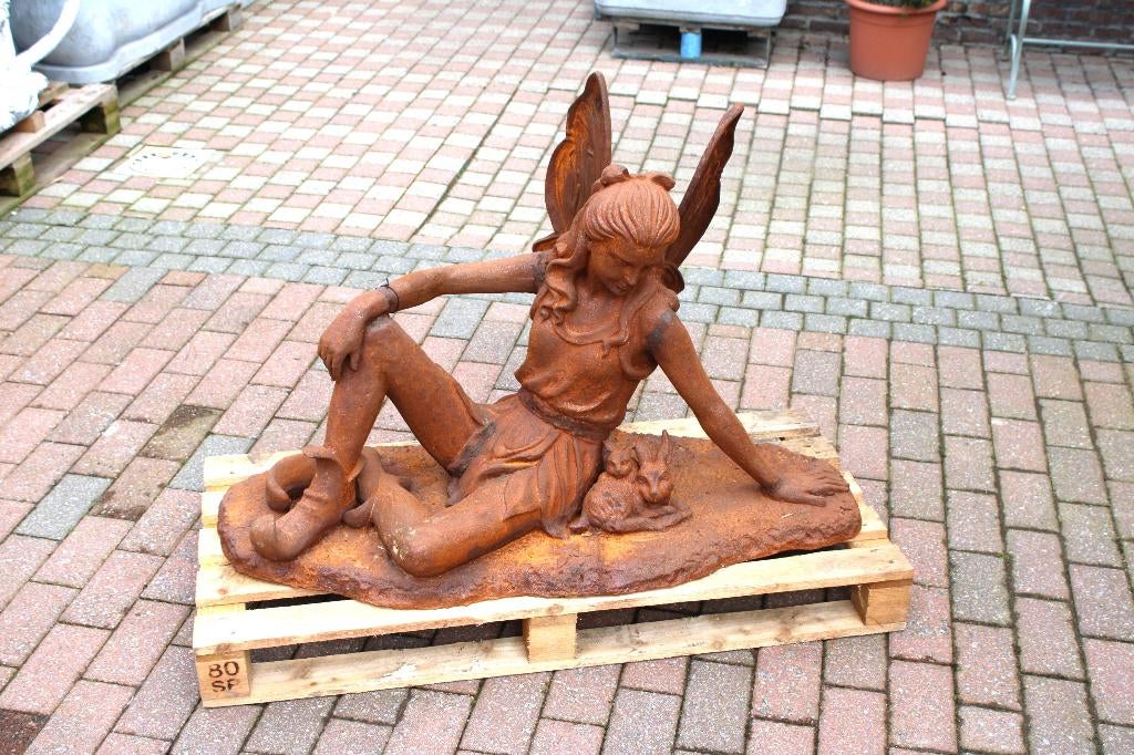 XXL zittende elf + roestige gietijzeren konijnen., Tuin en Terras, Tuinwanddecoratie, Nieuw, Ophalen