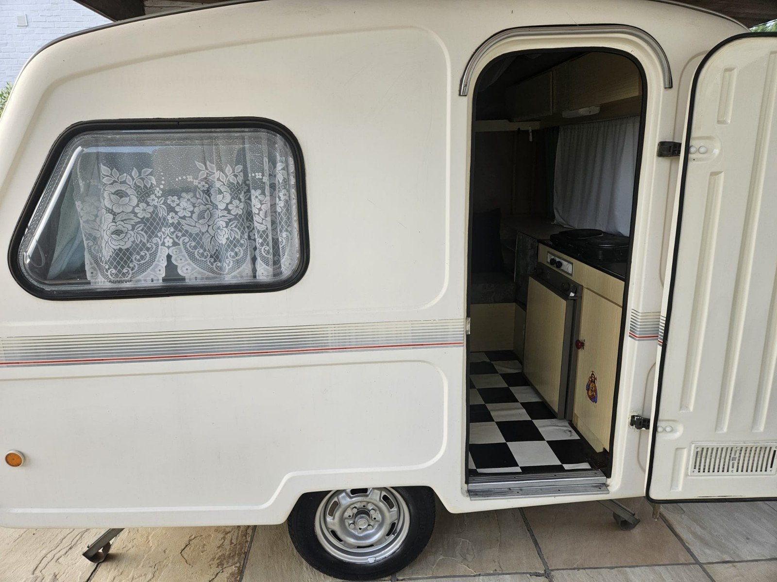 kleine Caravan te koop, Caravanes & Camping, Particulier, Siège standard, Jusqu'à 500 kg, Jusqu'à 2
