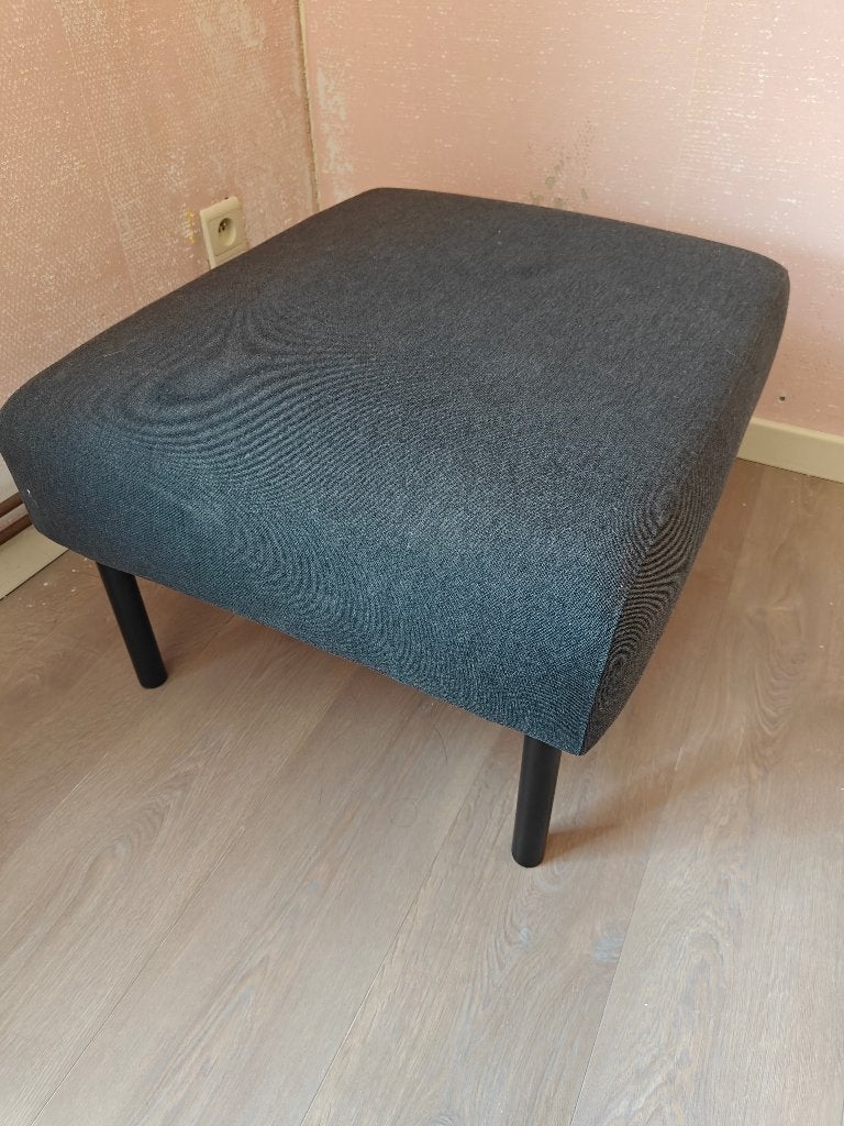 Donkergrijze poef, Ophalen, 50 tot 75 cm, Zo goed als nieuw, Stof