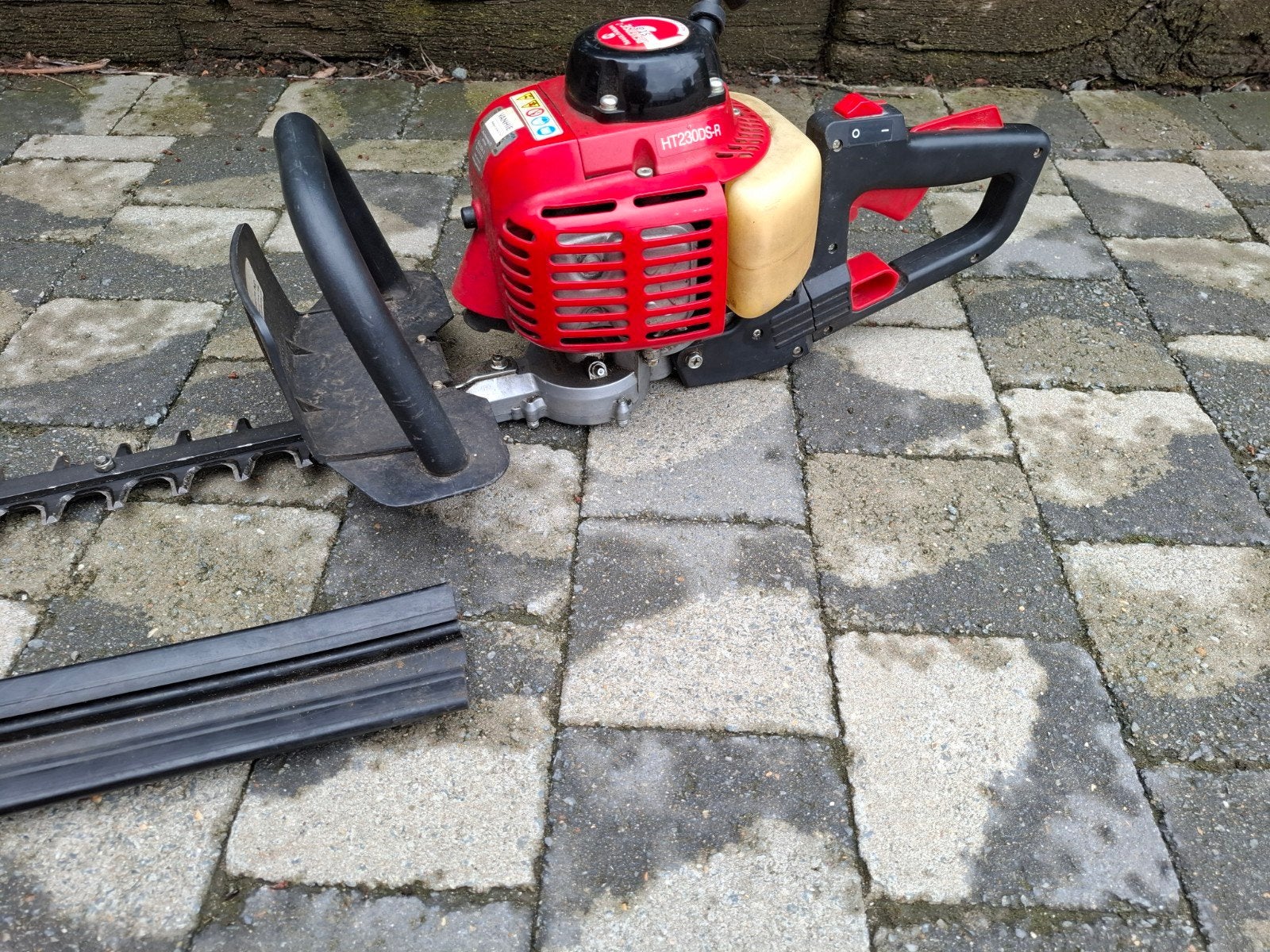 Taille-haie Maruyama HT230DS-R, Enlèvement