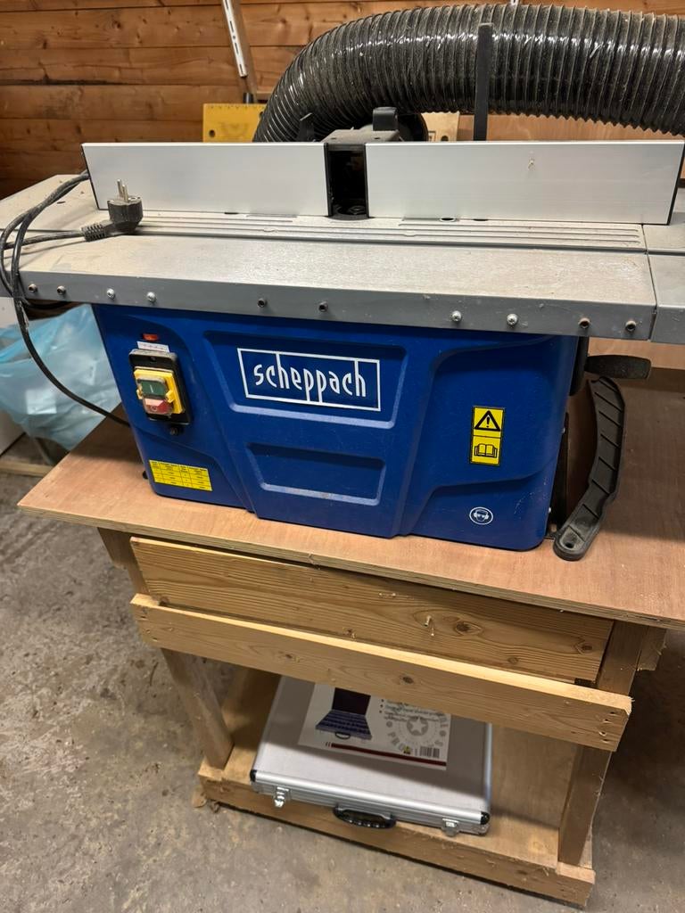 Hout freesmachine met accessoires, Ophalen, Zo goed als nieuw