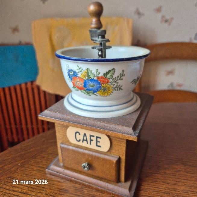 moulin à café bois et  céramique décoré de fleurs., Electroménager, Envoi, Comme neuf, Autres marques, Moulin à café