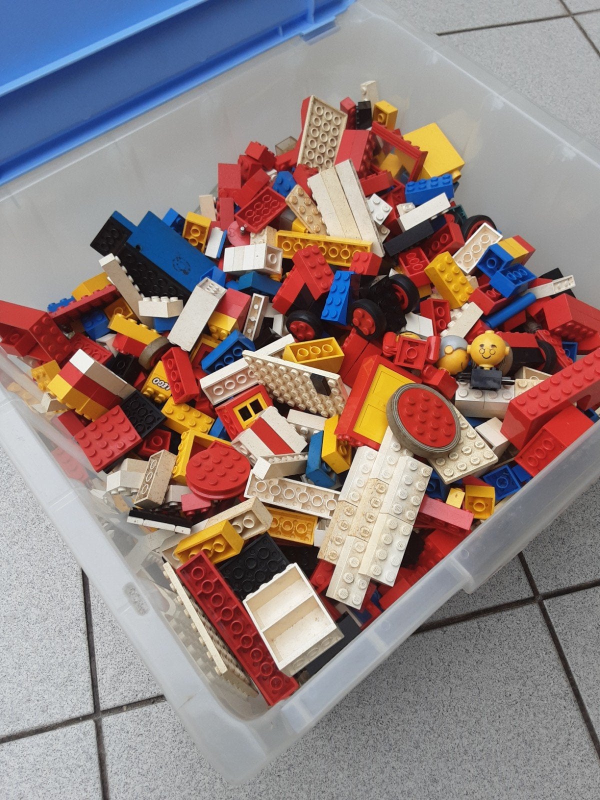 Bakje vintage  lego bouwstenen  en bouwplaten  !, Antiek en Kunst, Ophalen