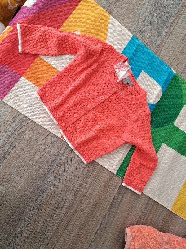 JBC koraalkleurig gilet 68 nieuw, Kinderen en Baby's, Babykleding | Maat 68, JBC, Ophalen of Verzenden, Zo goed als nieuw, Truitje of Vestje