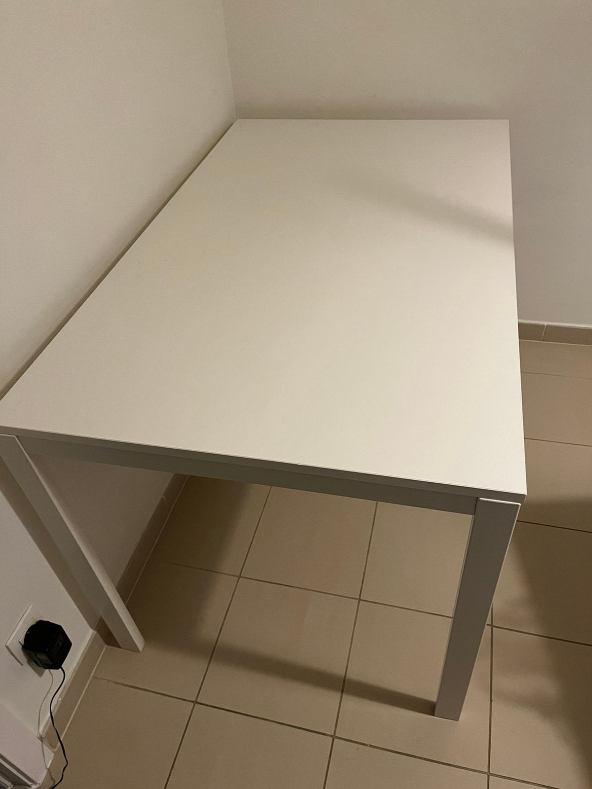 Bureau blanc, Enlèvement, Utilisé