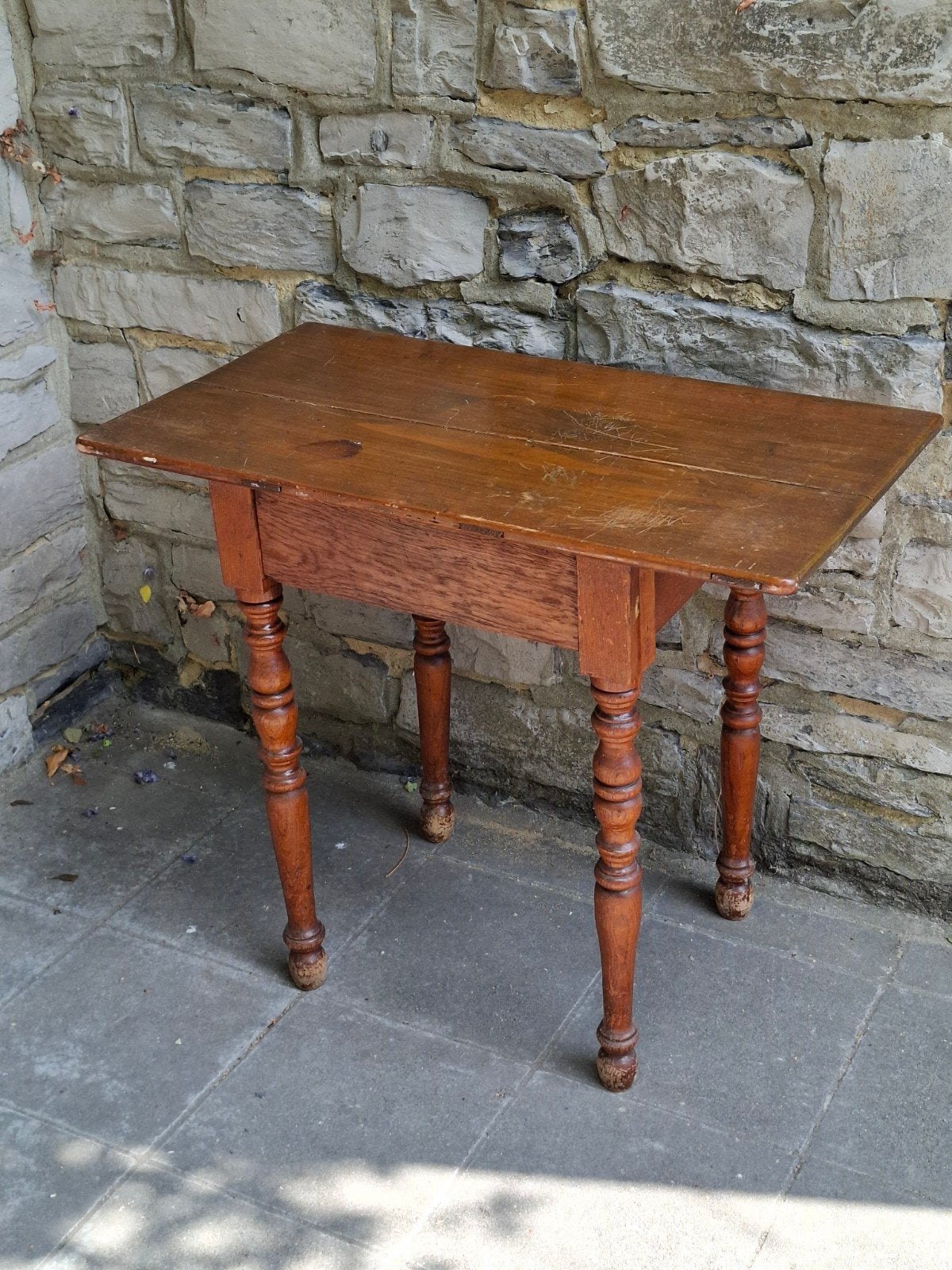 Table d'appoint ancienne en chêne avec tiroir – Début XXᵉ, Antiek en Kunst, Antiek | Overige Antiek, Ophalen