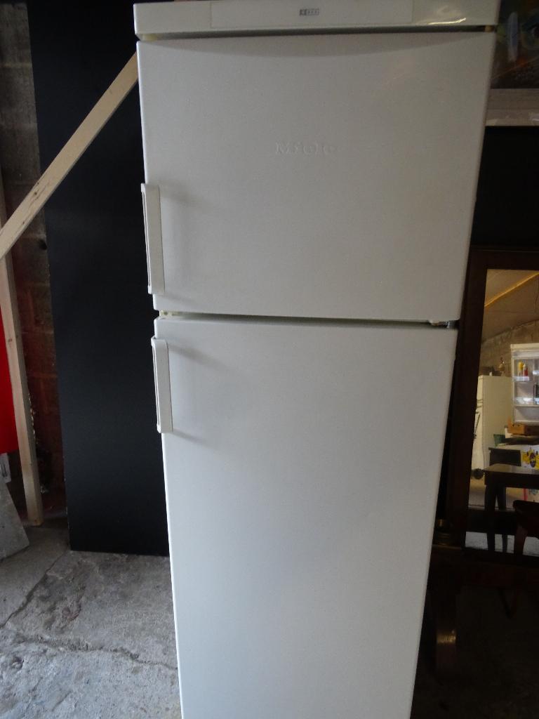 Miele geventileerde koel-vriescombinatie, Elektronische apparatuur, Koelkasten en IJskasten, Gebruikt, Met vriesvak, 160 cm of meer