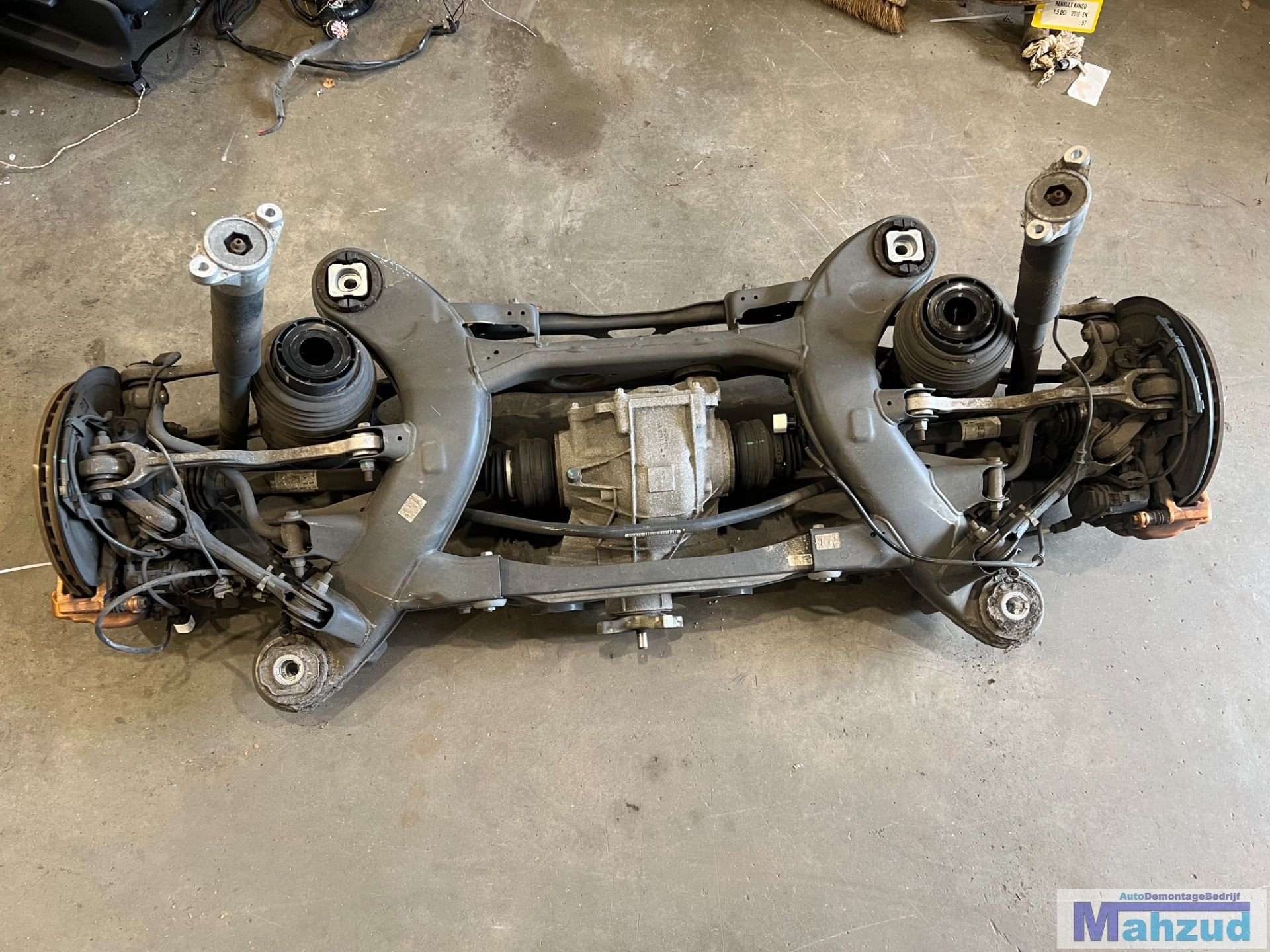 Essieu arri re MERCEDES CLASSE C W206 C300E 2021-2025, Mercedes-Benz AG, Mercedes-Benz, Utilisé, Mercedesstrasse 120
70372  Stuttgart, DE