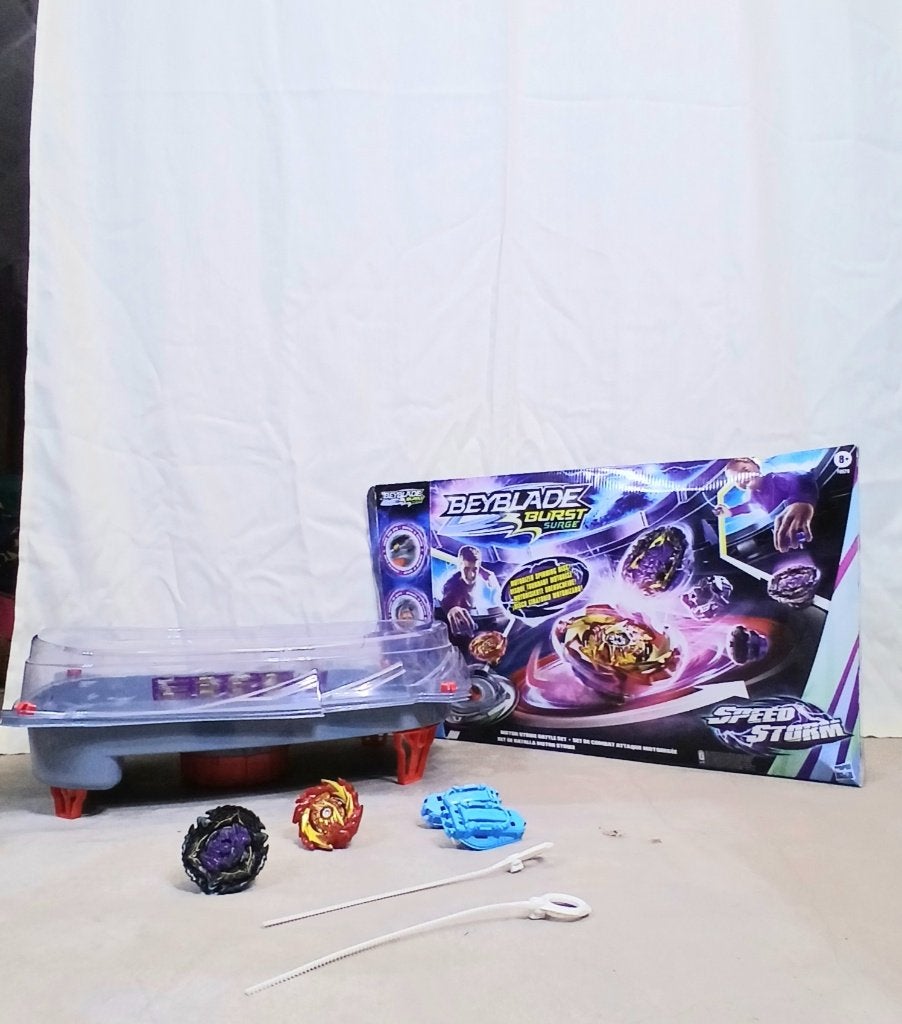 beyblade arena en beyblades, Ophalen, Zo goed als nieuw, Jongen of Meisje
