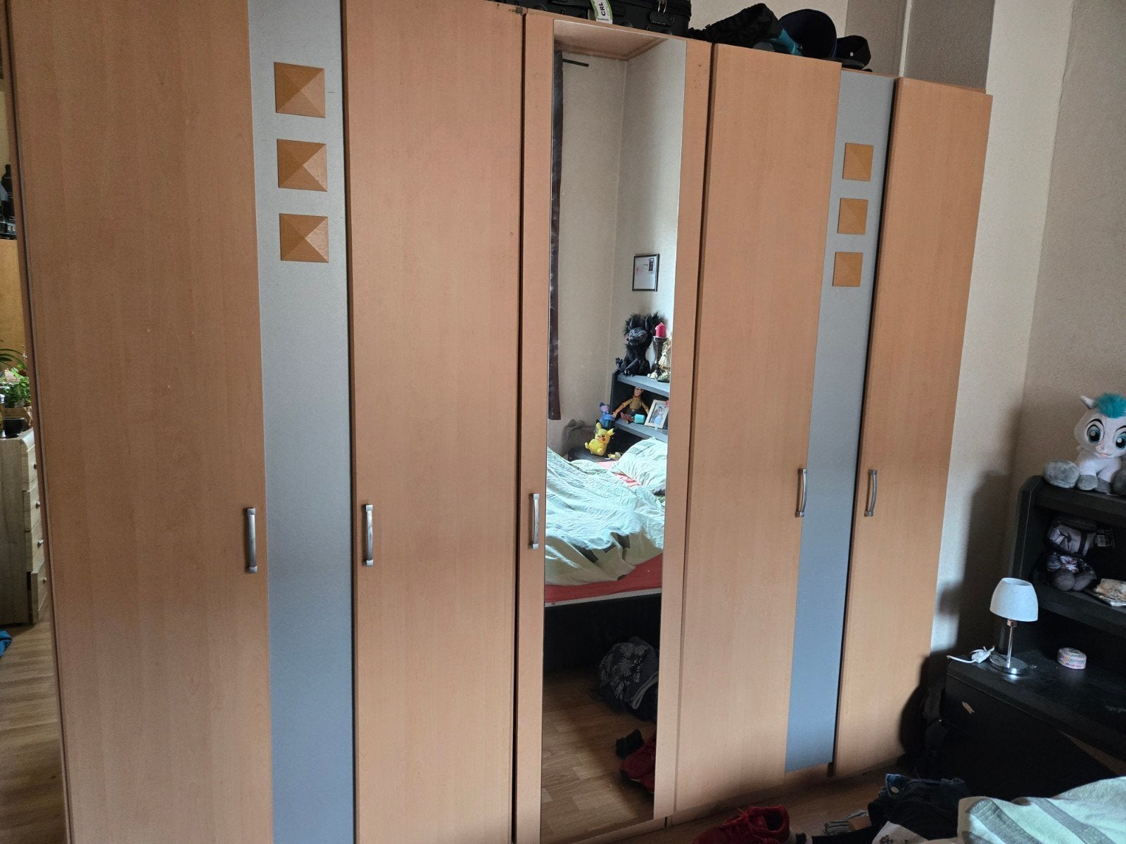 gratis kleerkast, Huis en Inrichting, Kasten | Kleerkasten, Ophalen, Gebruikt, Overige houtsoorten, Met deur(en)