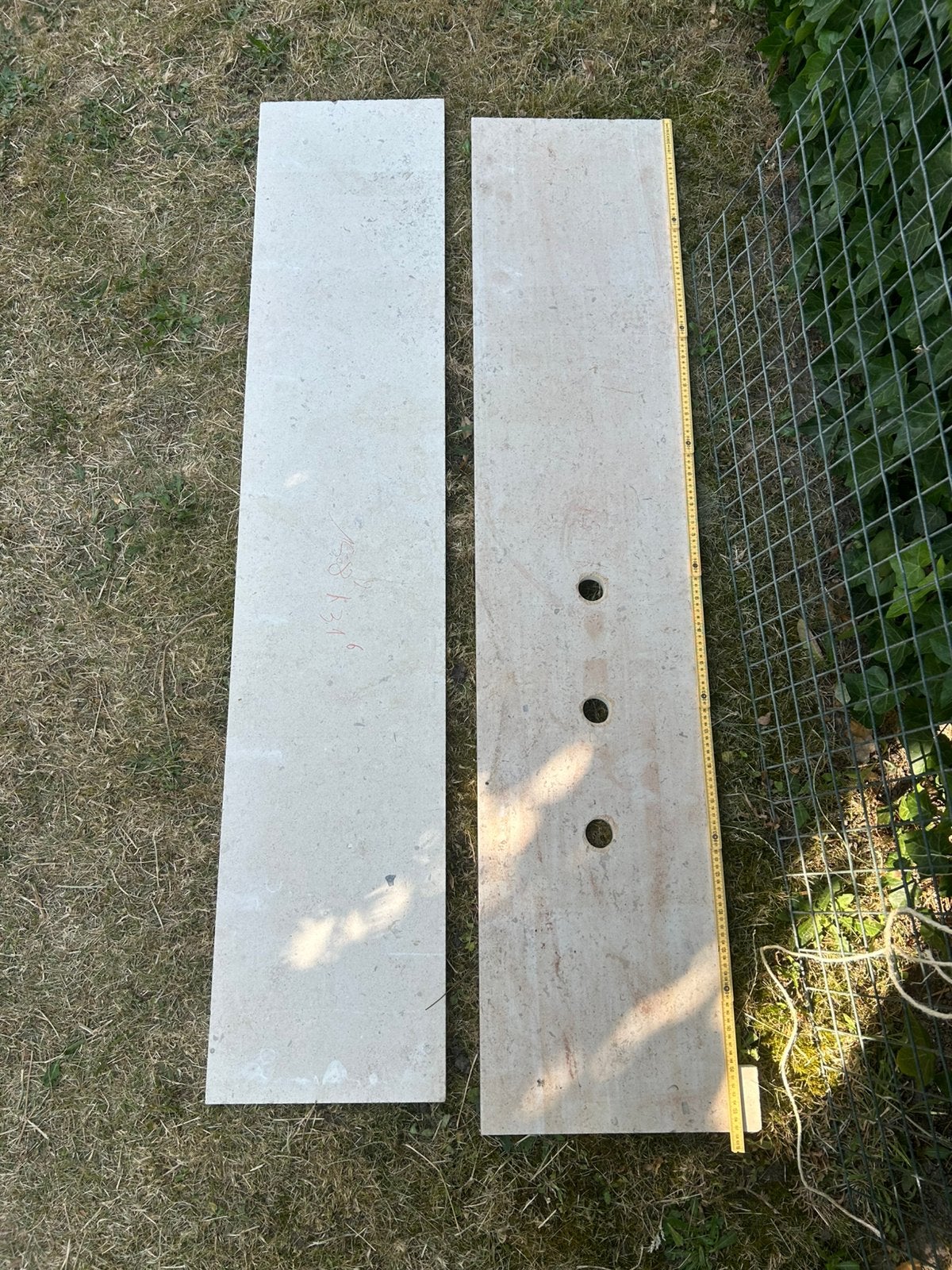 2 natuurstenen platen / vensterbanken / afdekplaten, Doe-het-zelf en Bouw, Ophalen, Zo goed als nieuw