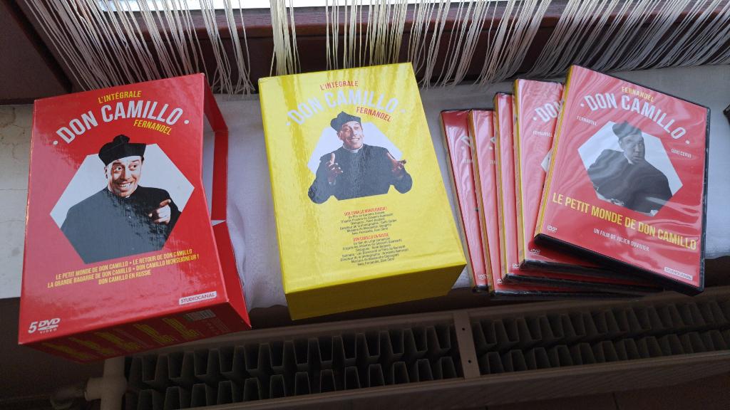 lot 32 dvd, Enlèvement ou Envoi, Coffret
