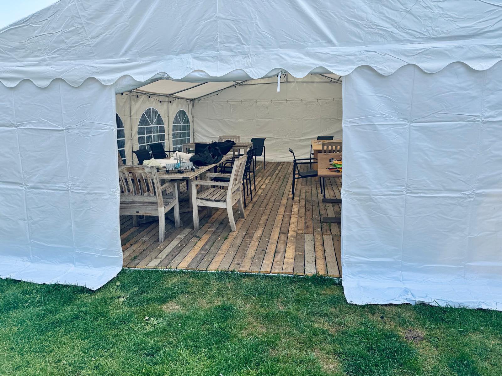 Nieuwe tent 8 x 4 meter inclusief houten vlondervloer, Enlèvement, Comme neuf