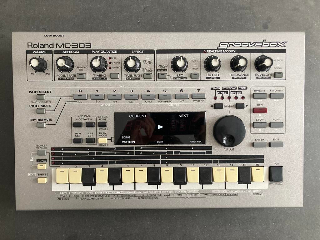 Roland MC-303 Groovebox, Ophalen, Gebruikt, Roland