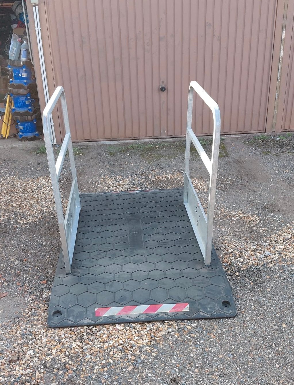 Loopbrug werf met grijze handrails (11st beschikbaar)!, Immo