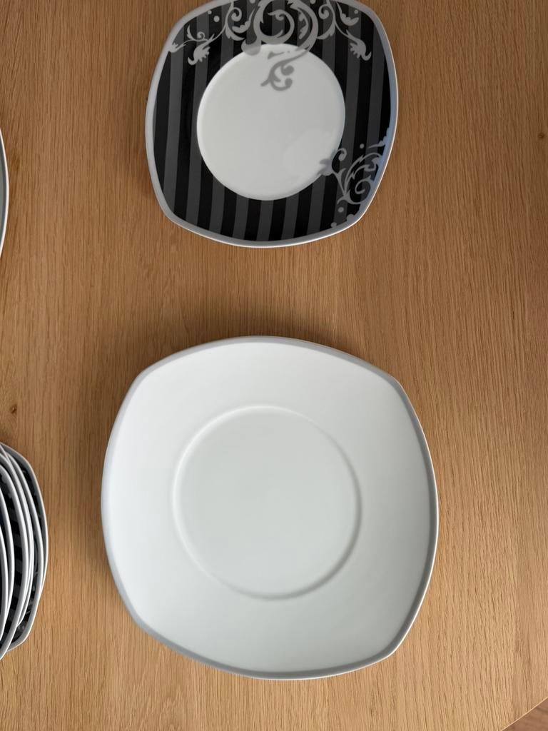 12 grote en 13 kleine borden, Huis en Inrichting, Ophalen, Gebruikt, Bord(en), Overige stijlen