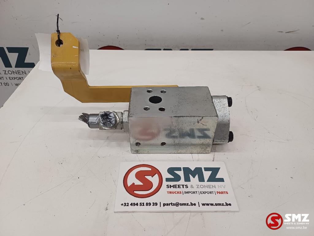 Valve block Caterpillar, Articles professionnels, Machines & Construction | Pièces