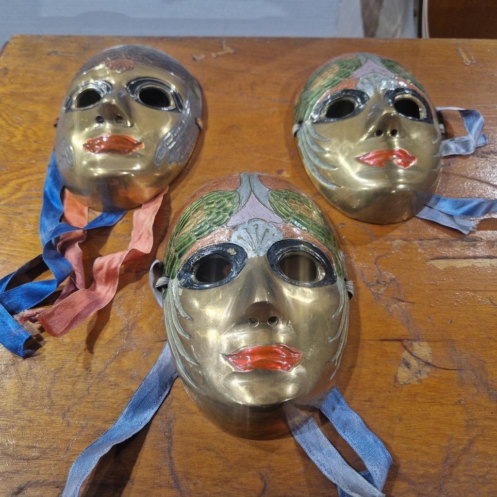 handbeschilderde maskers van massief messing , toneel,  3 be, Ophalen of Verzenden, Koper