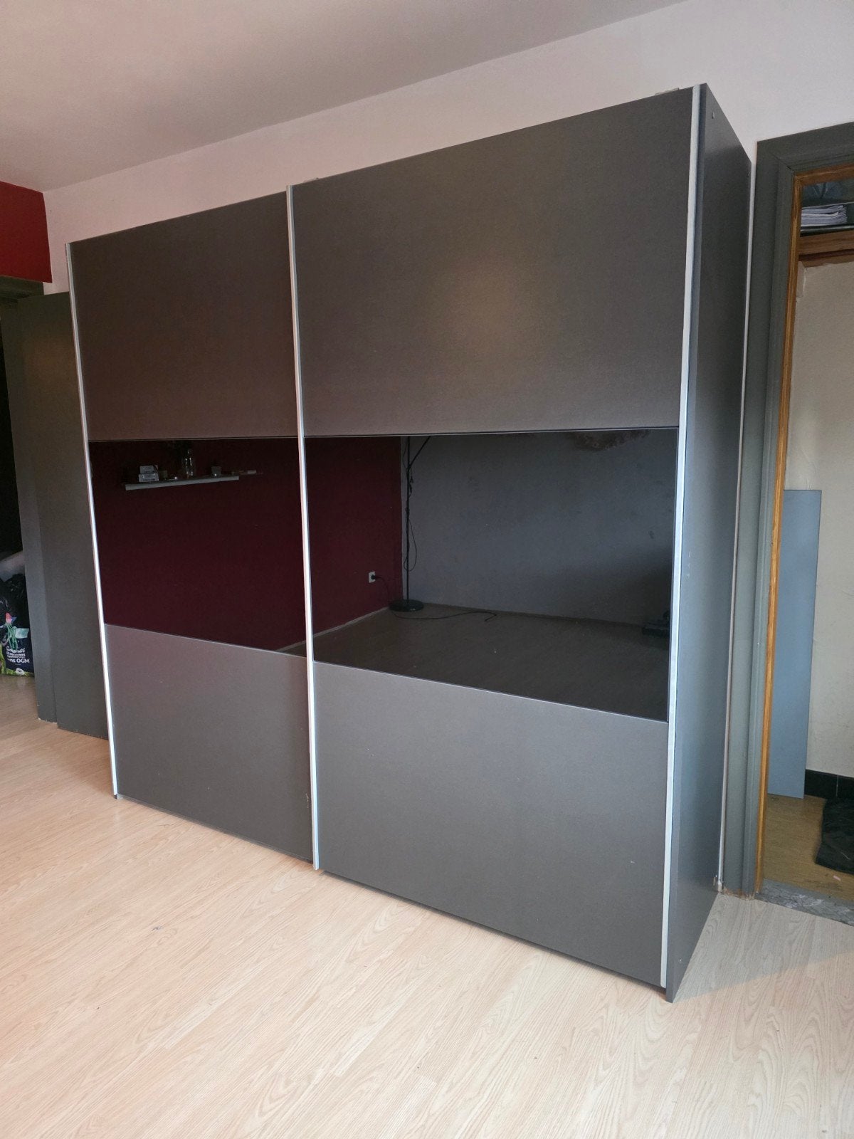 Kleerkast met schuifdeuren, Ophalen