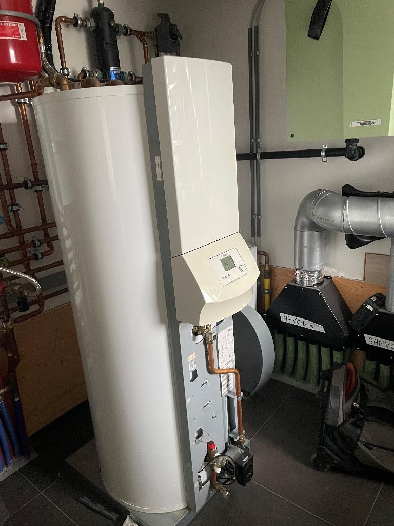 zonneboiler vaillant 250l + 2 zonnepanelen, Doe-het-zelf en Bouw, 100 liter of meer, Ophalen, Gebruikt, Boiler