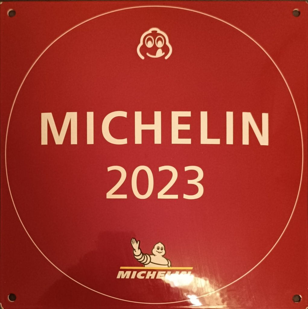 Plaque émail / émaillée Guide Michelin restaurant 2023, Antiquités & Art, Antiquités | Email, Enlèvement ou Envoi