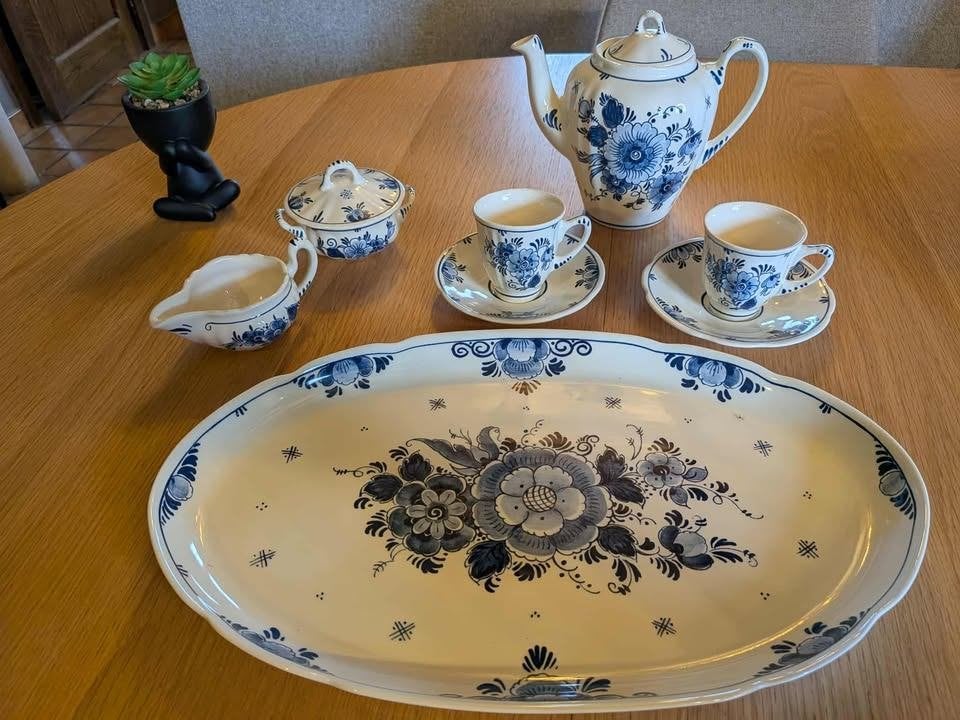 Theeservies van Delfts porselein, Ophalen