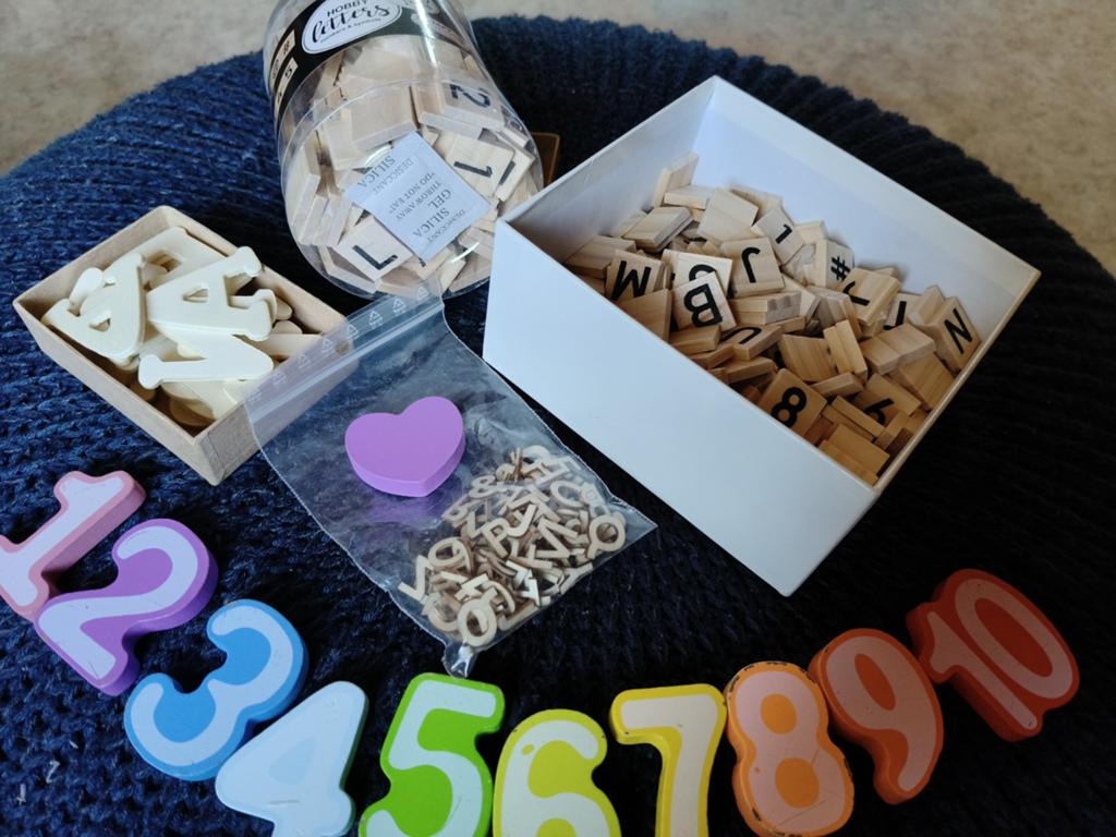 Houten cijfers en letters variatie, Ophalen