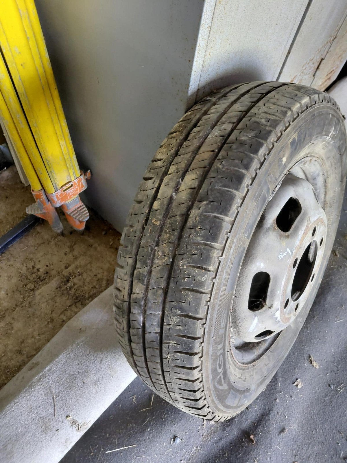 Iveco reservewielen, Ophalen