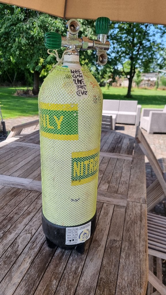 Nitrox 10 liter fles van 200 bar met dubbele kranen, Ophalen, Gebruikt, Duikfles