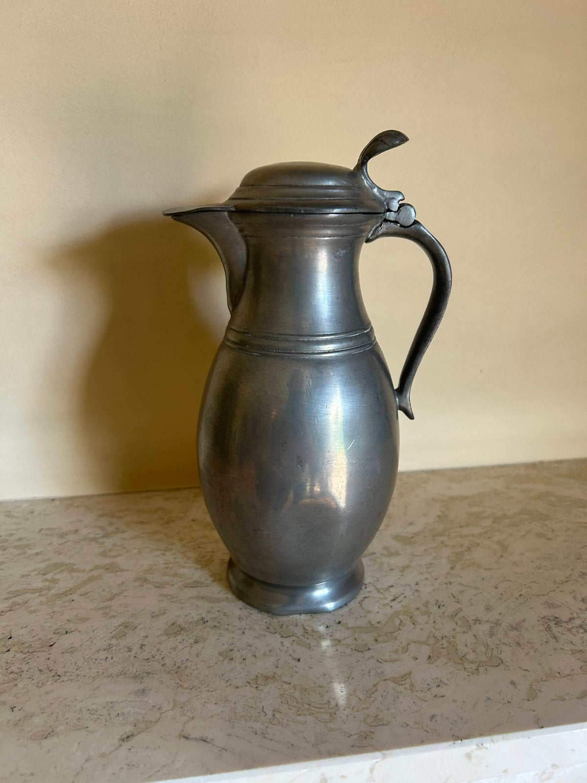 Cruche en étain, Enlèvement