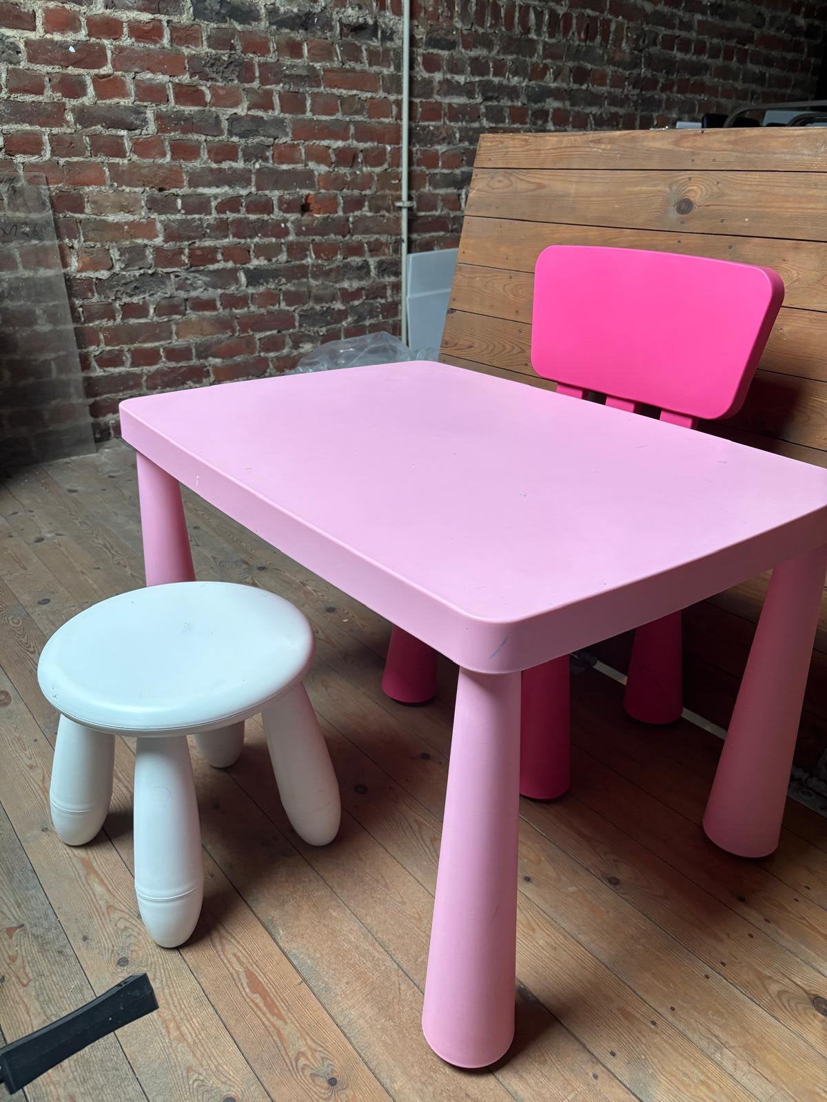 Ensemble table chaise tabouret pour enfant, Enfants & Bébés, Chambre d'enfant | Tables & Chaises, Enlèvement, Utilisé, Table(s) et Chaise(s)