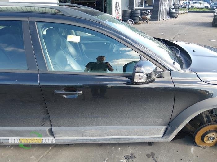Portier 4Deurs rechts-voor van een Volvo XC70 (452-26), Gebruikt, -, Deur, -