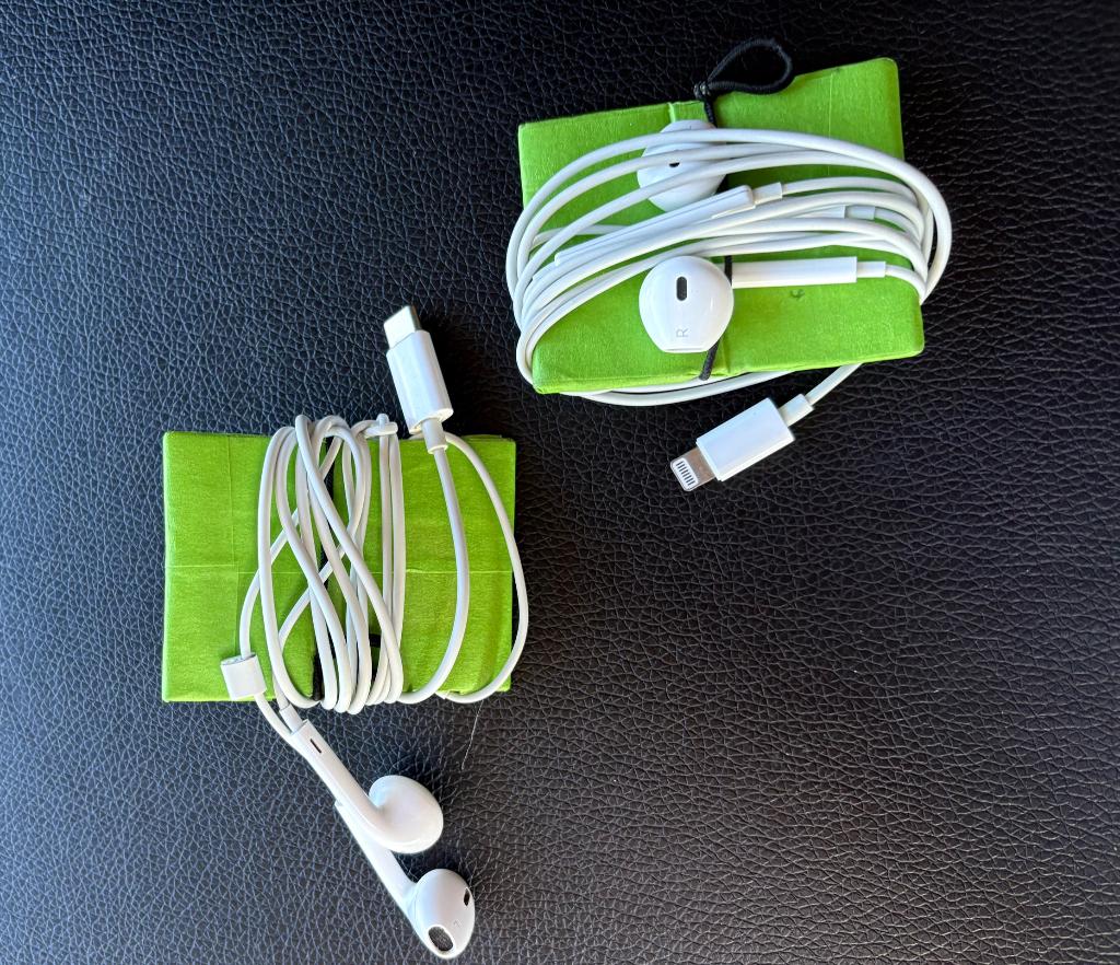 2 x Apple Earpods met usb C en lightning., Ophalen, In gehoorgang (in-ear), Nieuw, Apple