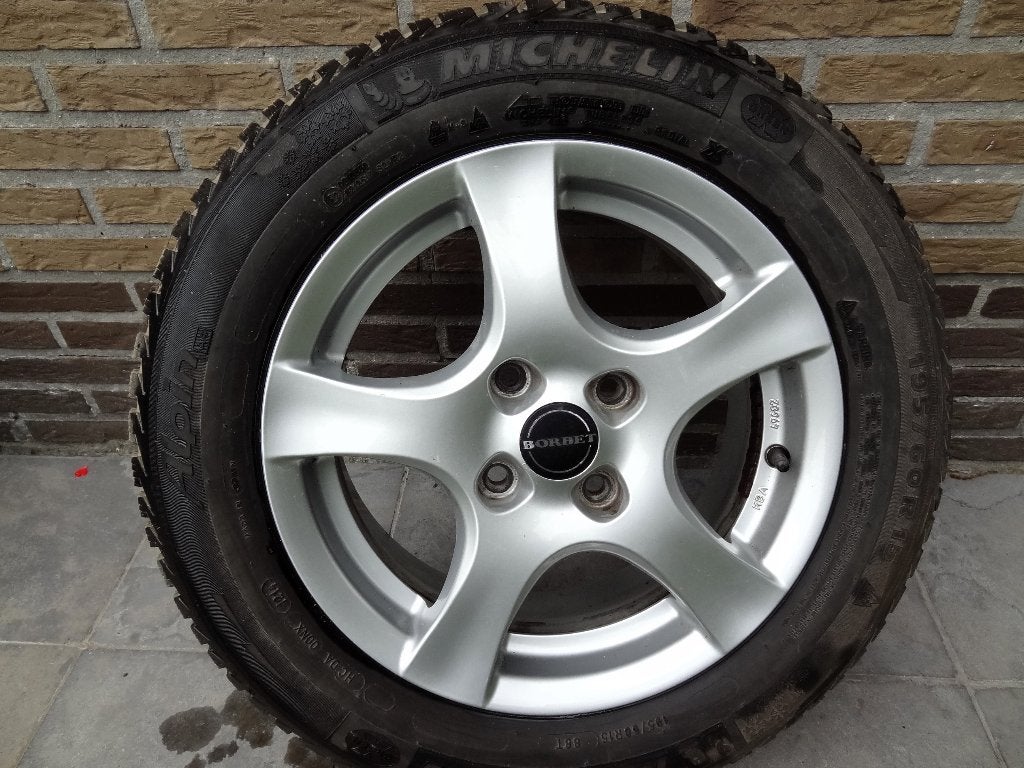 Pneus d'hiver avec jantes en  Ford 195/60 15 Michelin Alpin, Autos : Pièces & Accessoires, Pneus & Jantes, 15 pouces, Pneus hiver