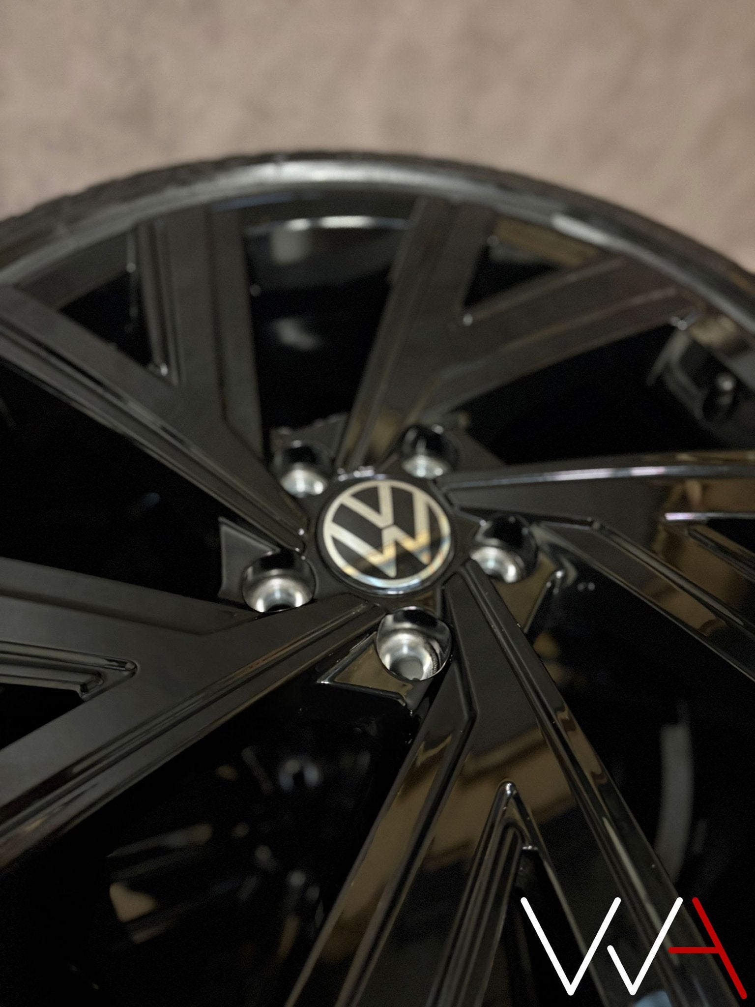 ️18'' Volkswagen Golf 8 Bergamo velgen winter NIEUW BLACK, Auto-onderdelen, 18 inch, -, -, Banden en Velgen