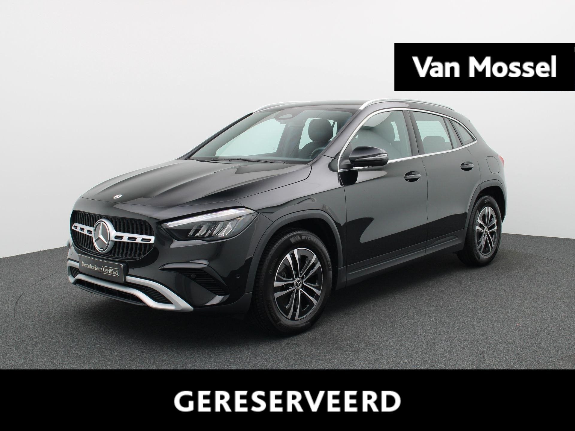 Mercedes-Benz GLA 180 Business Line + TREKHAAK + CAMERA + SE, Auto's, Mercedes-Benz, Stof, Gebruikt, Zwart, 4 cilinders