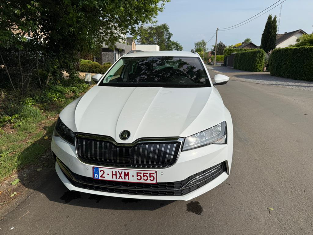 SKODA SUPERB IV HYBRIDE, Computers en Software, Navigatiesoftware, Zo goed als nieuw, Ophalen