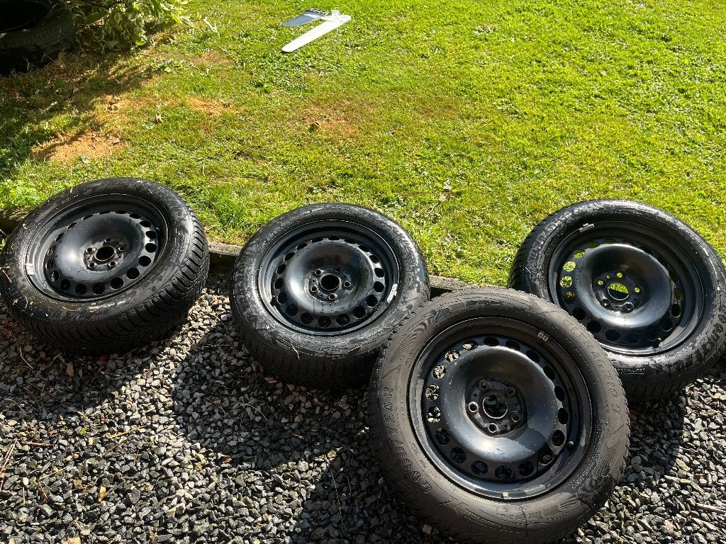 4Jantes tôle avec pneus hiver 205/60R16, Autos : Pièces & Accessoires, Pneus & Jantes, Pneus hiver, 16 pouces, Véhicule de tourisme