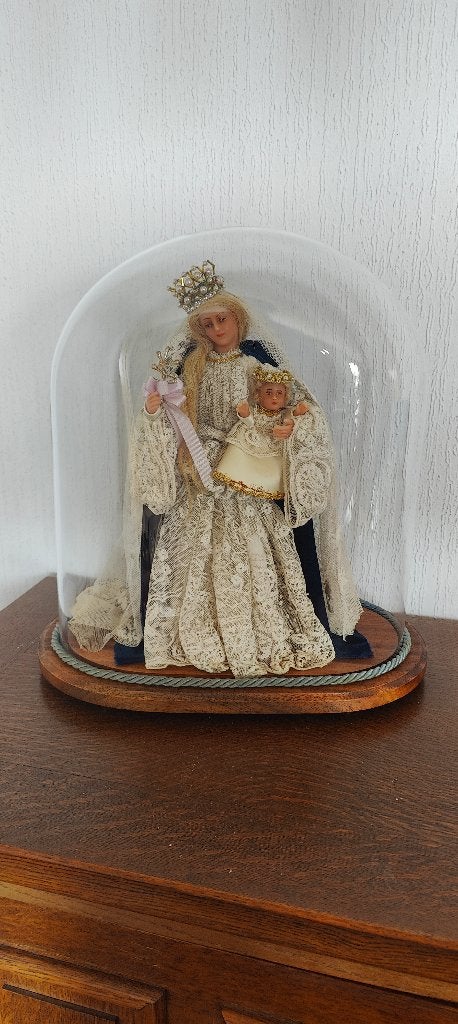 Mariabeeld met Kindje Jezus onder een glazen stolp, Ophalen
