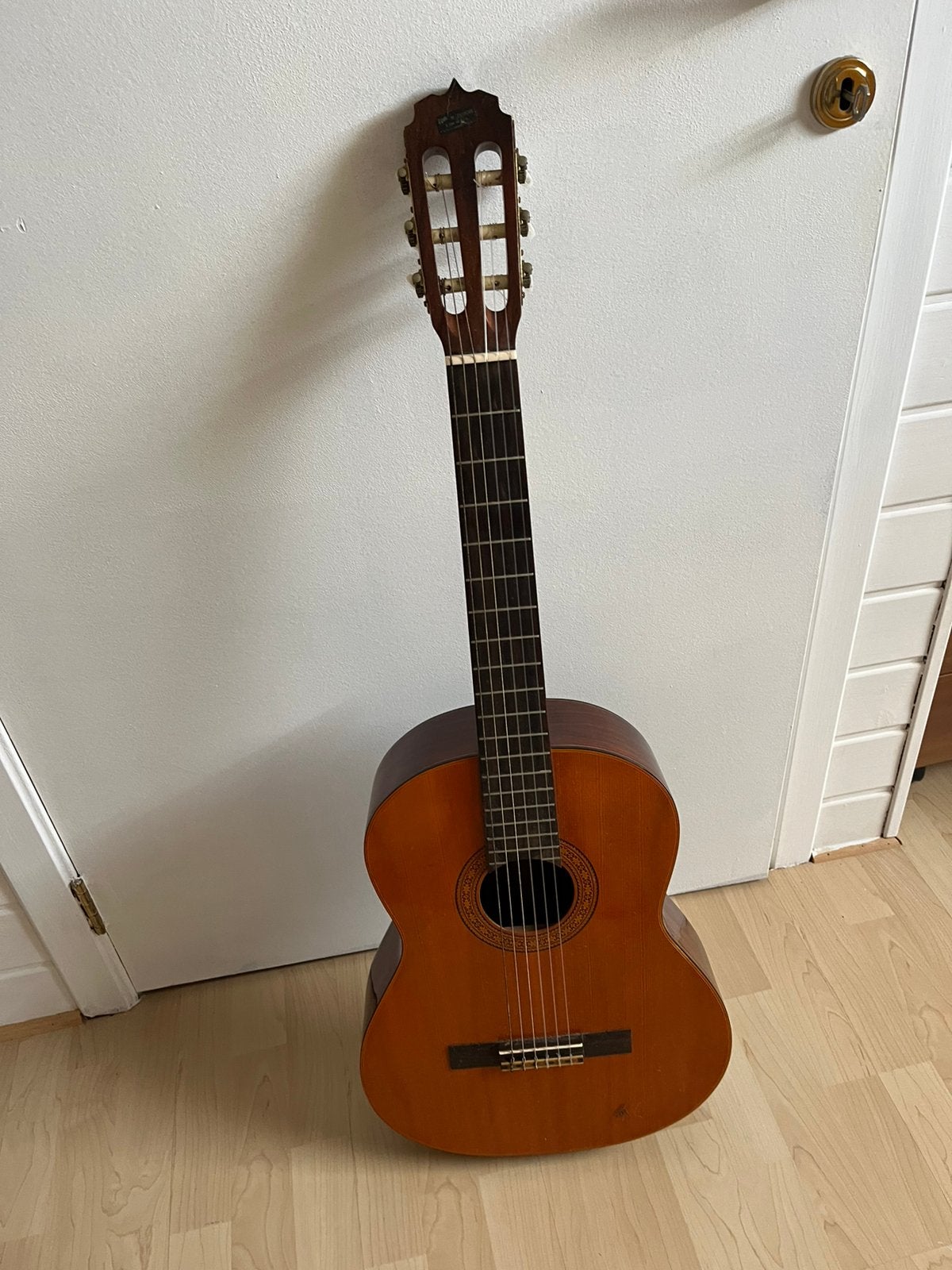 Guitare classique, Musique & Instruments, Instruments à corde | Guitares | Acoustiques, Enlèvement, Comme neuf