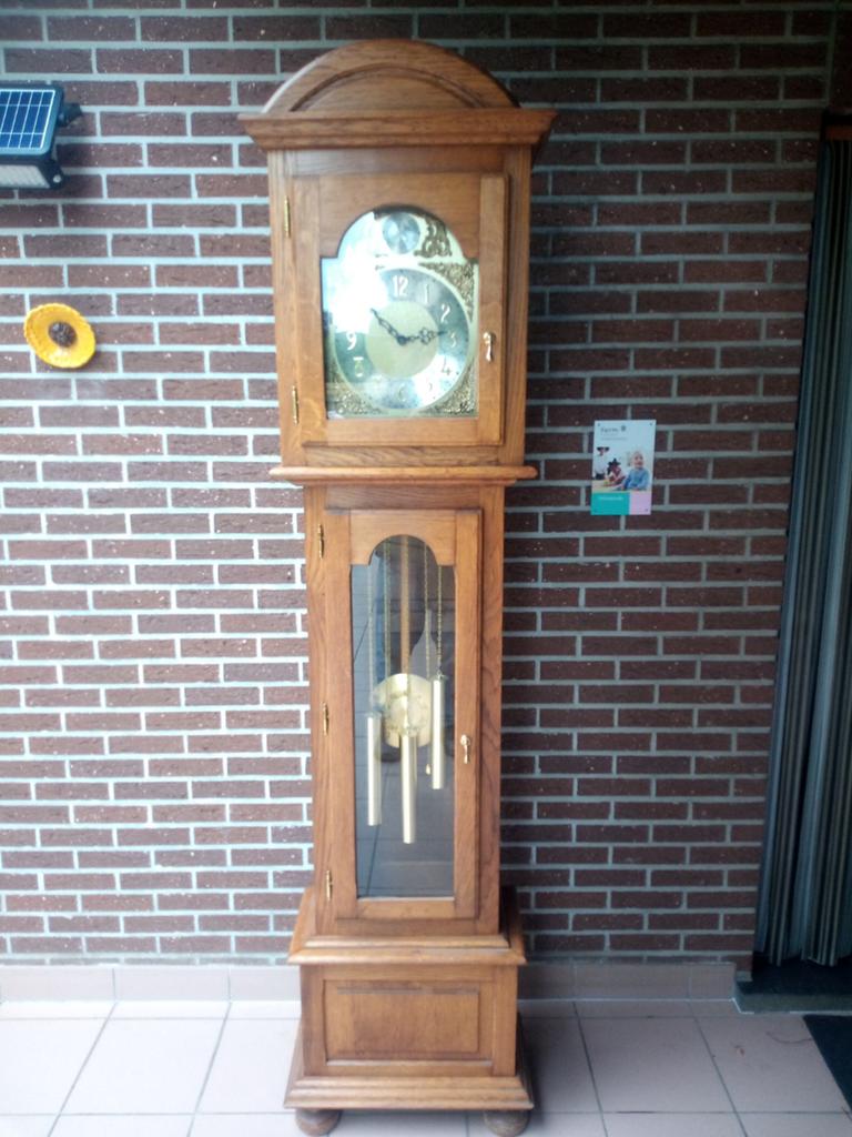 Ik heb een staande klok die in orde is +- jaren 70, Ophalen