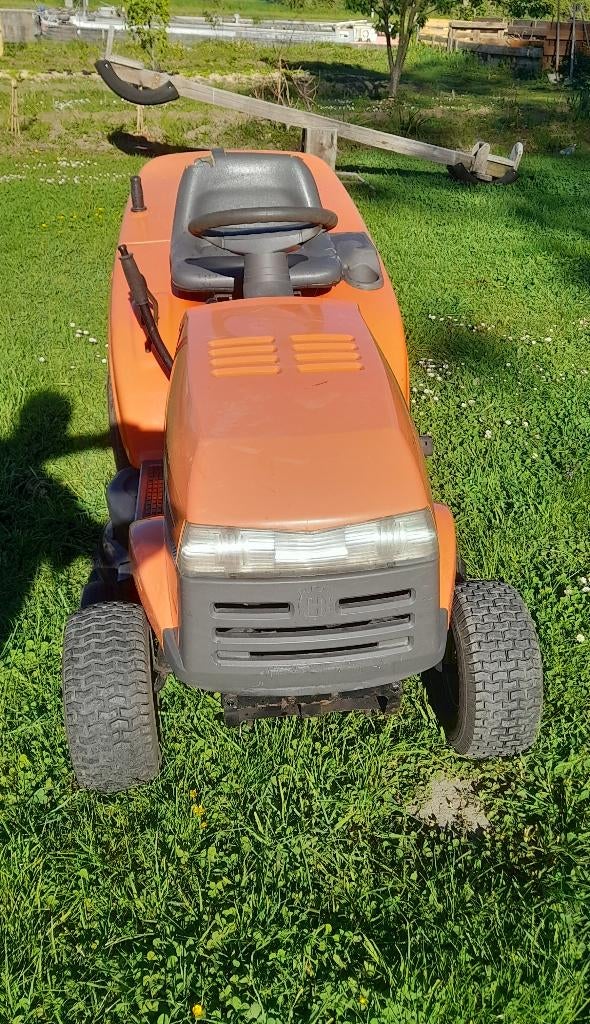 Tracteur tondeuse husqvarna cth 130, Enlèvement, Utilisé, Démarrage électrique, 90 à 120 cm