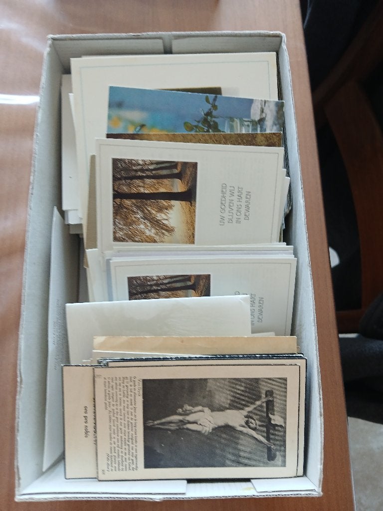 schoendoos, rouwkaartjes oud en recentere, Verzamelen, Bidprentjes en Rouwkaarten, Ophalen of Verzenden