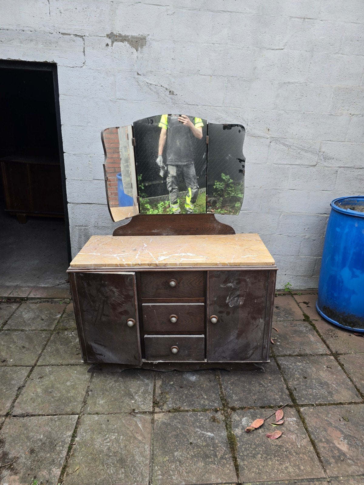 Antieke make-up kast, Ophalen
