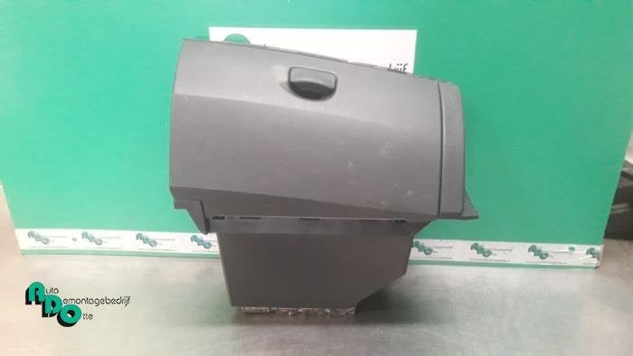 Boîte à gants d'un Renault Clio (Clio 3 06-), Renault, -, 3 mois de garantie, Utilisé