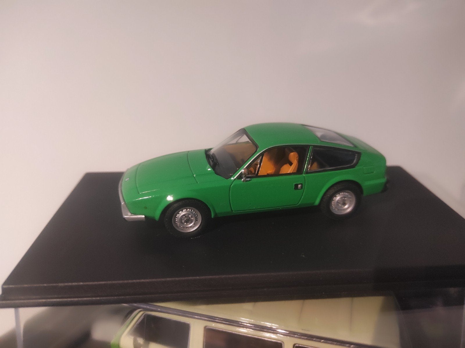 Alfa Romeo 1600 Junior Zagato 1972 1:43 in vitrinedoosje, Ophalen of Verzenden