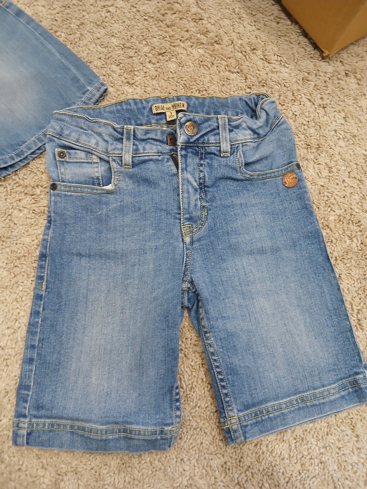 5 euros pour 3 shorts taille 122, Enlèvement